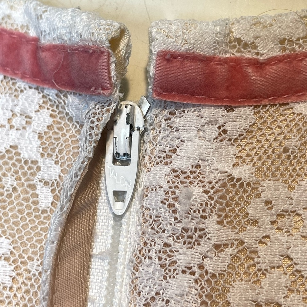 Floral Lace Yoke Long Women's Dress in Pink and White - Picture 7 of 14